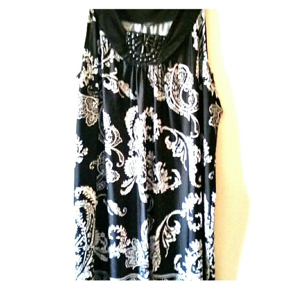 Sleeveless stretch dress with embellishments